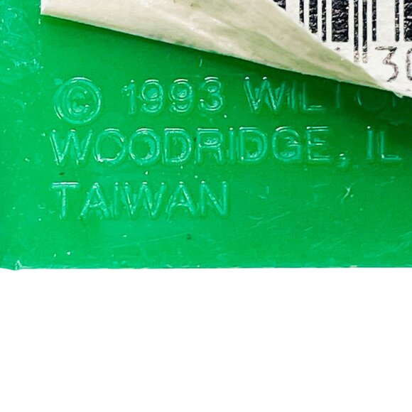 Wilton Vintage 1993 Green Gingerbread Boy Cookie Cutter - Picture 4 of 4